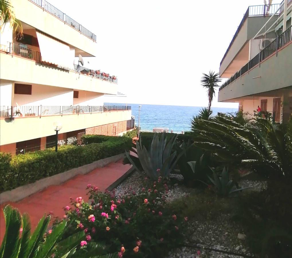 Oltremare Taormina Letojanni Apartment Exterior photo